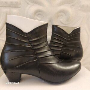 Josef Seibel "Amy" 07 Black Leather boots. New in wholesale box. EU 37/US 6-6.5